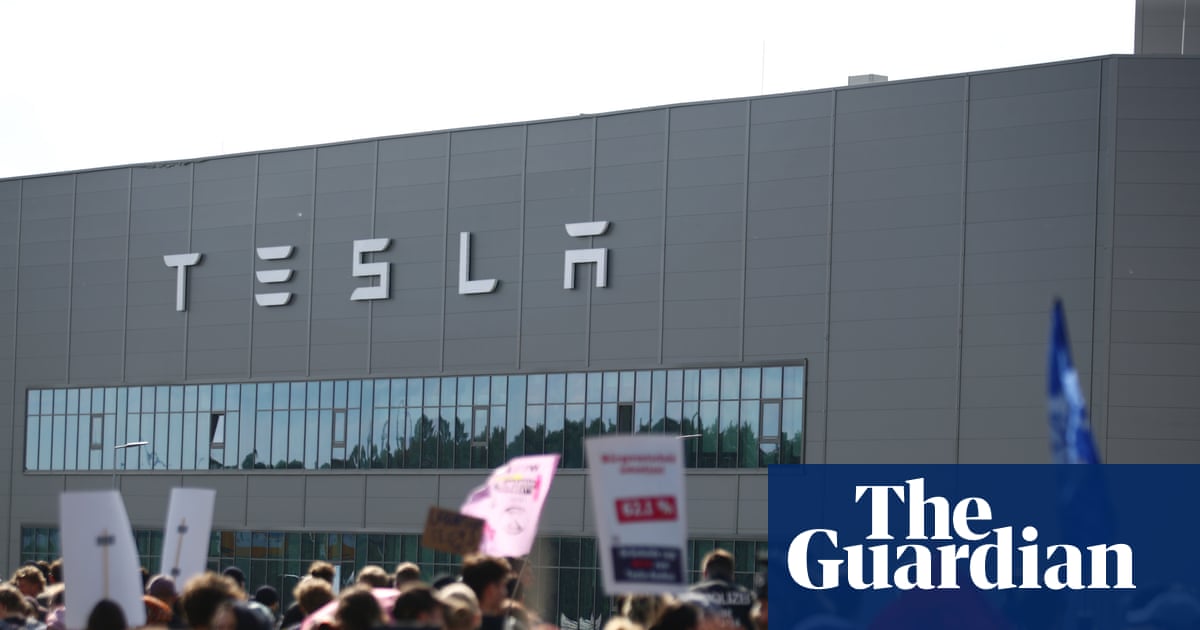 Union tries to seize control of works council at Tesla’s German factory