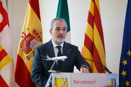 Jaume Collboni at a podium
