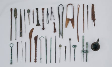 Medical instruments form 250-750 CE