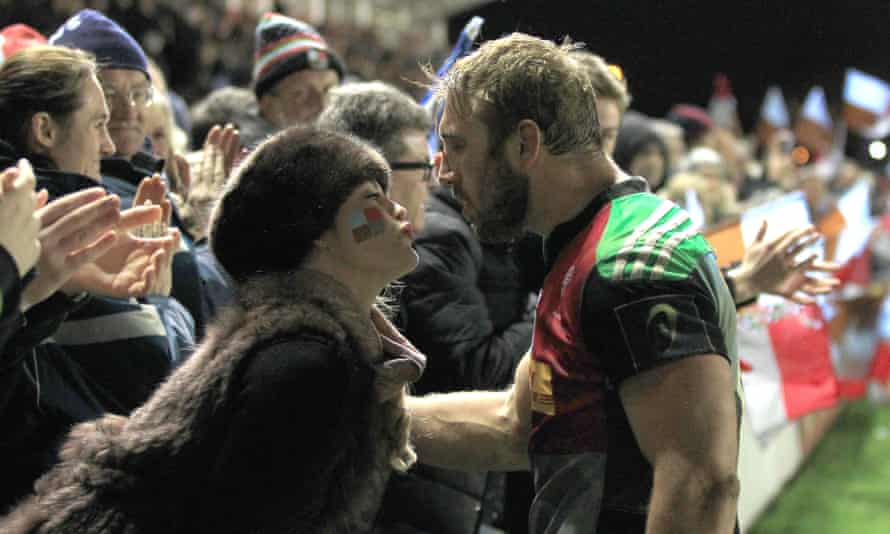 Robshaw celebrates victory on his 200th appearance for Quins, in 2014, with a kiss from Camilla Kerslake.