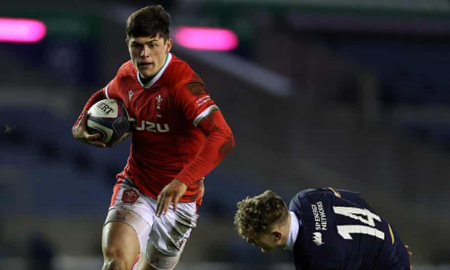 Louis Rees-Zammit of Wales finds a gap past Darcy Graham of Scotland