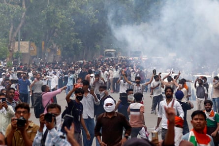 Tens of thousands of Cockroach movement protesters defy police with Delhi march | India | The Guardian