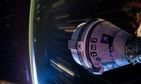 una nave espacial en el espacio