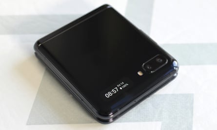 Samsung Galaxy Z Flip 4 review: folding-screen flipper stands out