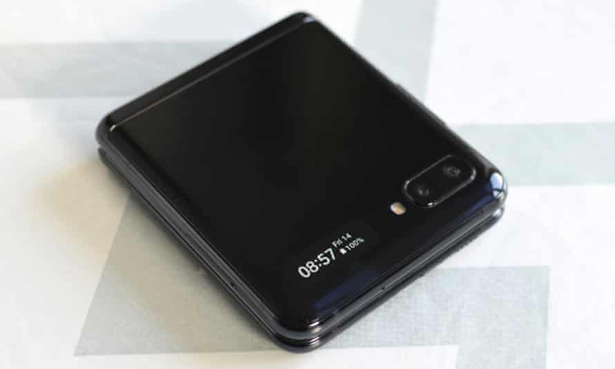 Samsung Galaxy Z Flip Review Back To The Folding Flip Phone Future Samsung The Guardian Samsung Galaxy Z Flip Review Back To The Folding Flip Phone Future Samsung The Guardian