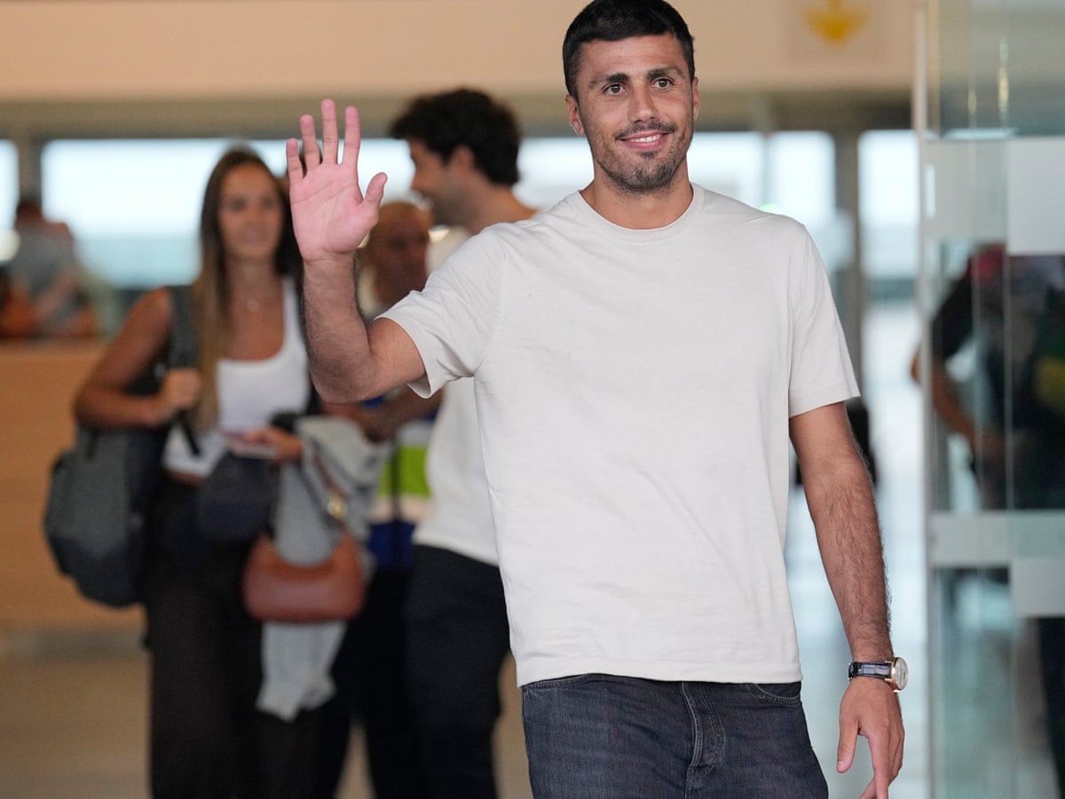 Rodri yêu cầu 1 cầu thủ nhường lại số áo khi đàm phán sang Barca 3 Rodri calls it 'a dream to play for Barcelona' as he flies in for medical | Transfer window | The Guardian
