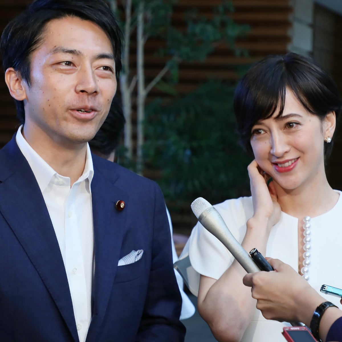 Koizumi Is First Of Japan S Top Ministers To Take Paternity Leave