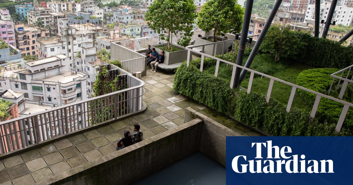 Dhaka builds for a wetter future in pictures