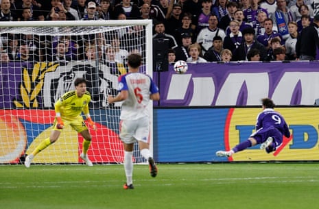 Mihajlo Cvetkovic heads Anderlecht back into the game.