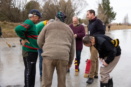 The morning of the Idaburn Trophy was held on the Centennial Ponds in Naseby. The Idaburn Trophy is a day-long curling tournament where teams are formed from curling clubs within the Naseby or Idaburn Curling Councils.