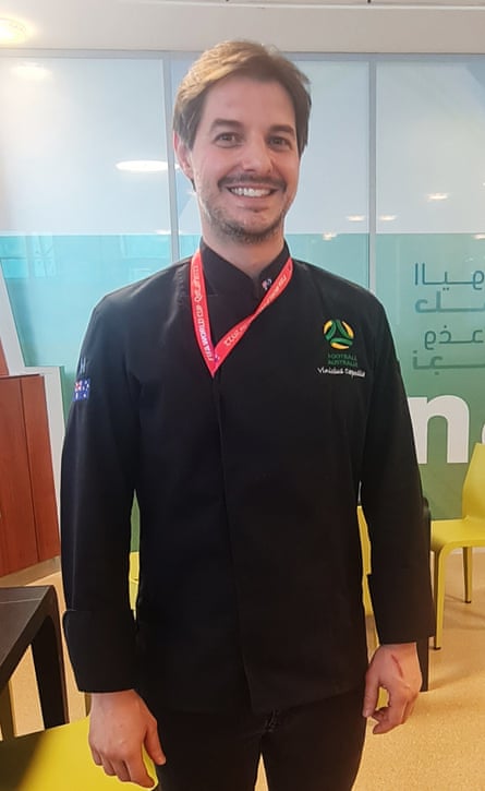 El chef de los Socceroos, Vini Capovilla, en el Mundial de Qatar 2022.