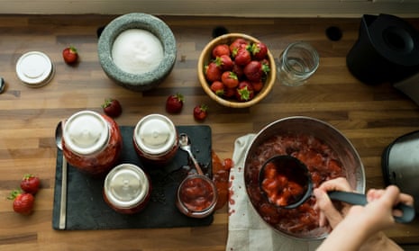 Preparing strawberry jam