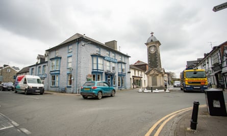 Traffic in the Rhayader town centre
