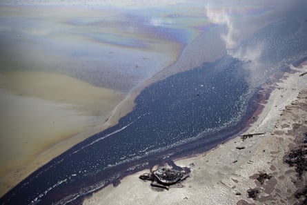 Gulf oil spill: BP's well gushing at a higher rate - Los Angeles Times
