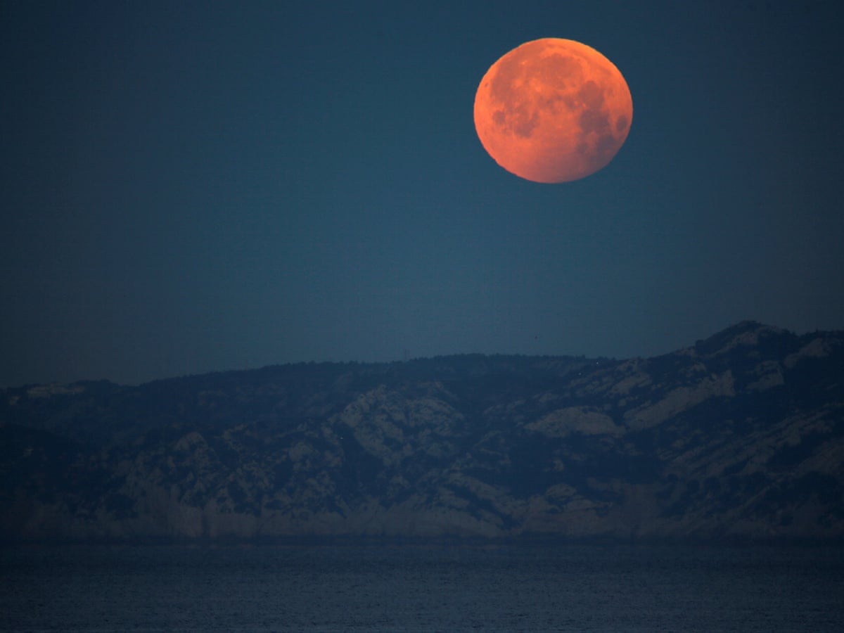 Super Blood Moon 2021 Total Lunar Eclipse Will Bring Cosmic Show Across Pacific On Wednesday The Moon The Guardian Full Moon Calendar 2022 South Lake Tahoe