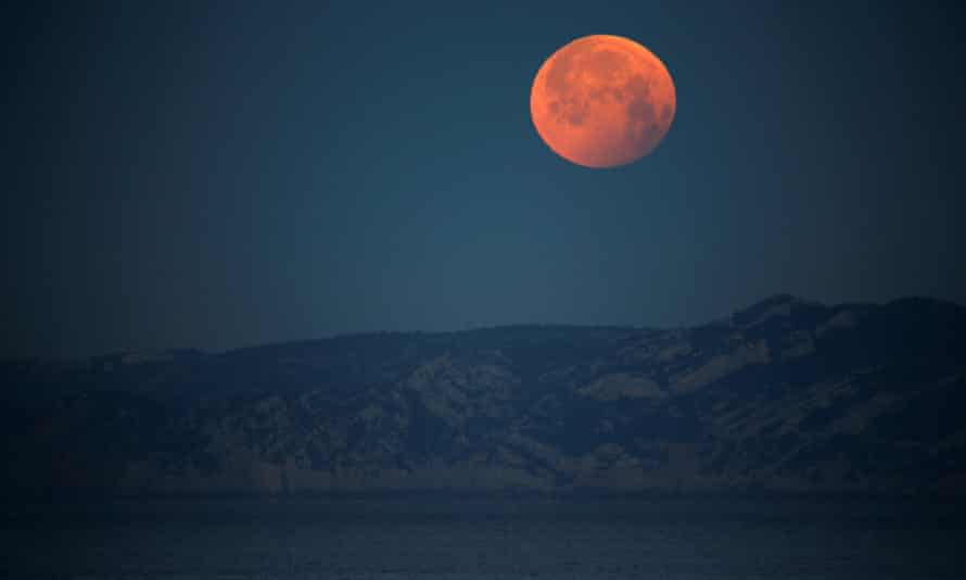 Super Blood Moon 2021 Total Lunar Eclipse Will Bring Cosmic Show Across Pacific On Wednesday The Moon The Guardian California Full Moon Calendar 2022