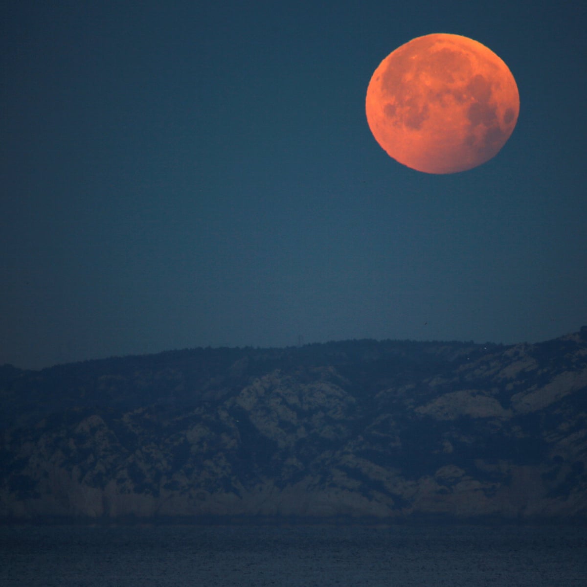 Total Lunar Eclipse 21 When And How To View The Super Blood Moon In Australia Tonight The Moon The Guardian Total Lunar Eclipse 21 When And How To View The Super Blood Moon In Australia Tonight The Moon The Guardian
