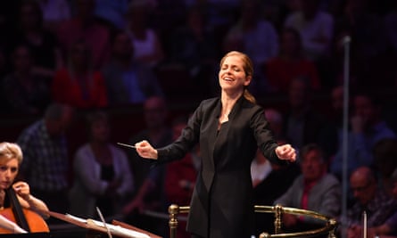 Canellakis conducting the BBC Symphony Orchestra at the 2019 Proms.