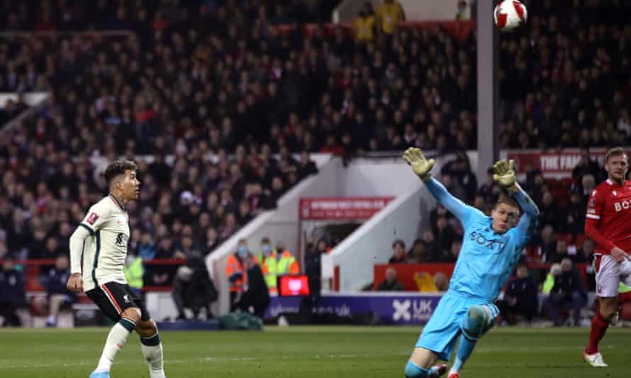 Roberto Firmino unsuccessfully tries to chip Ethan Horvath.