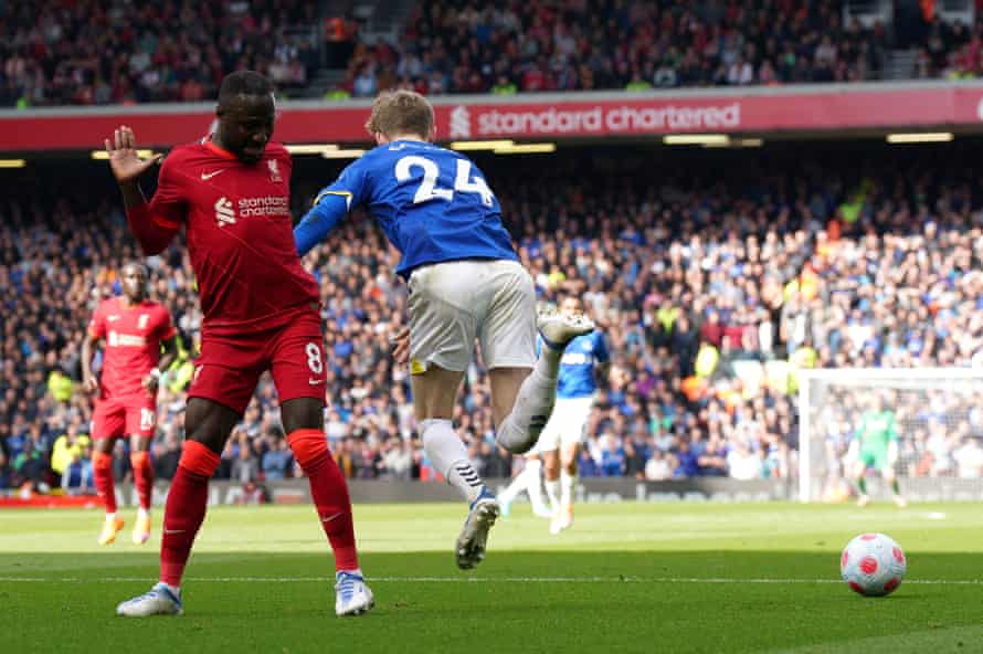 Everton’s Anthony Gordon dives, resulting in a yellow card.