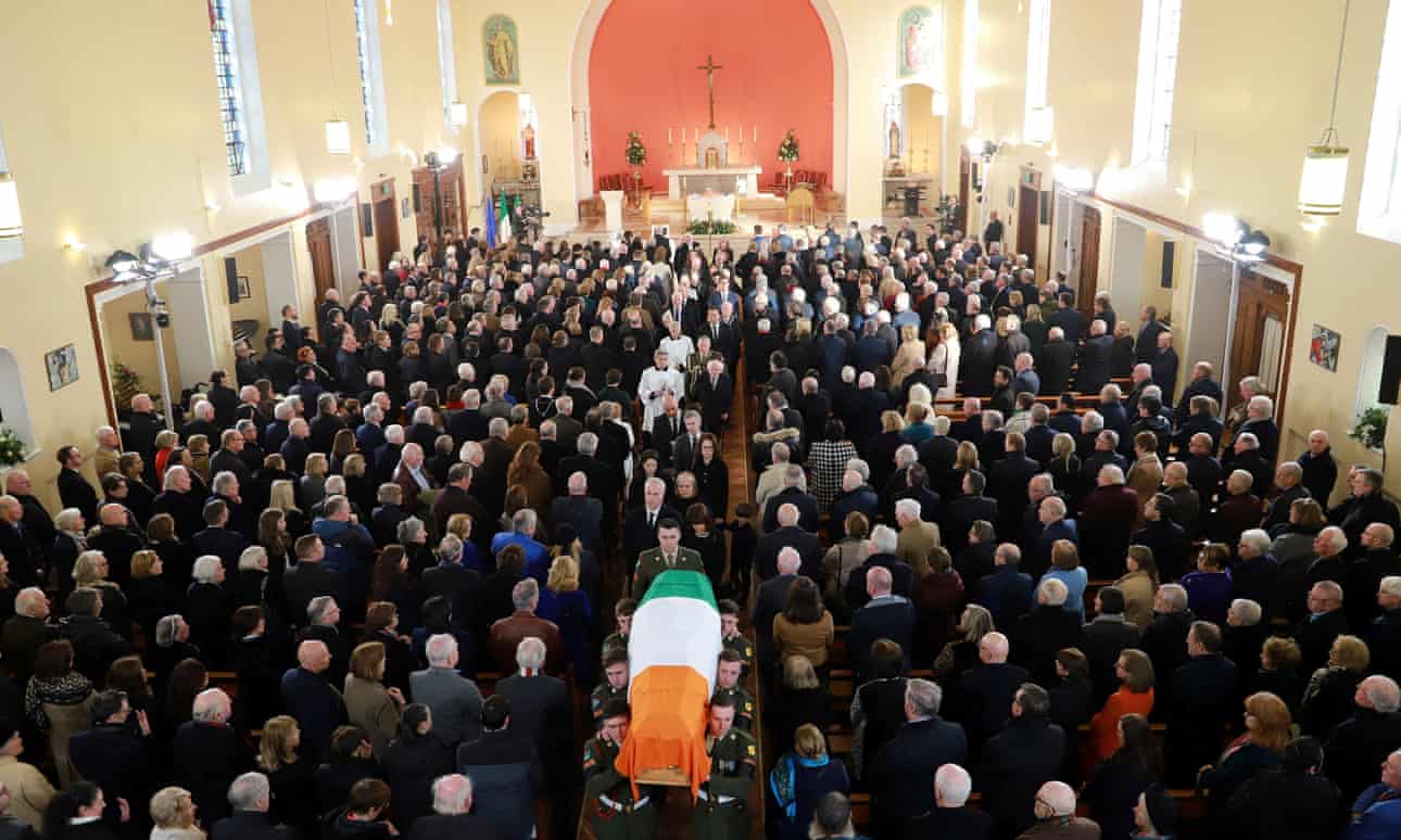 El ex primer ministro irlandés John Bruton aclamado como 'humilde y discreto' en su funeral | Irlanda