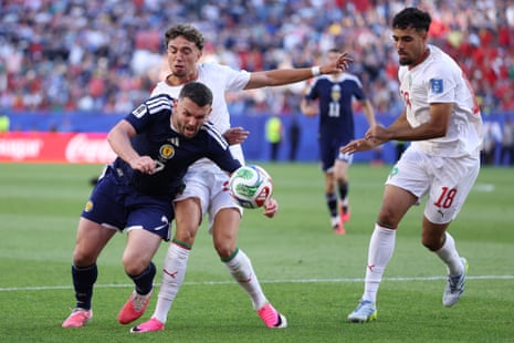 Neil El Aynaoui challnges John McGinn.