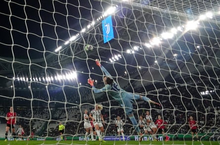 Jess Park’s shot beats Pauline Peyraud-Magnin in goal to put Manchester United ahead of Juventus