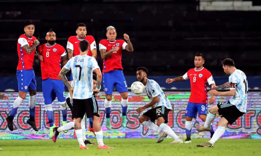 Copa America Lionel Messi Free Kick Cancelled Out As Chile Hold Argentina Copa America The Guardian