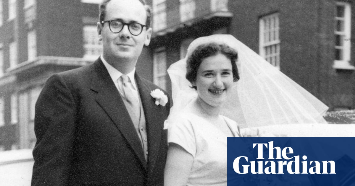 Hitler, Stalin, Mamá y Papá por Daniel Finkelstein reseña del audiolibro – una cautivadora historia de resistencia | Autobiografía y memorias Hitler, Stalin, Mamá y Papá por Daniel Finkelstein reseña del audiolibro – una cautivadora historia de resistencia | Autobiografía y memorias