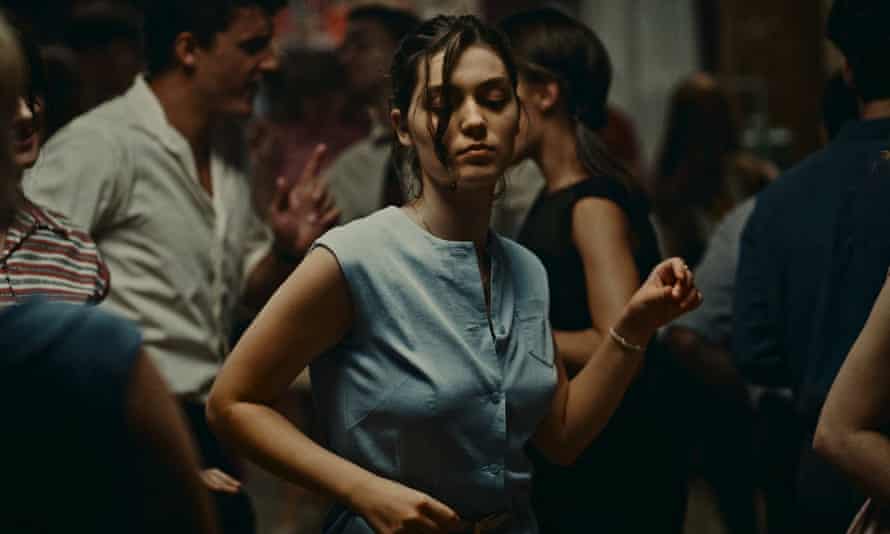 Anamaria Vartolomei as Anne in Happening.