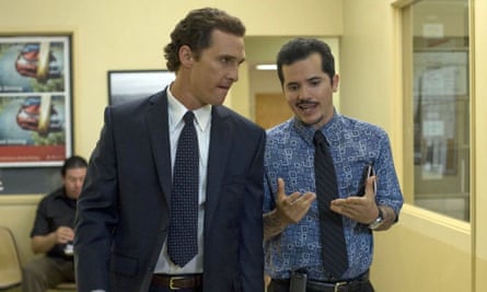 Matthew McConaughey and Michael Peña in The Lincoln Lawyer.