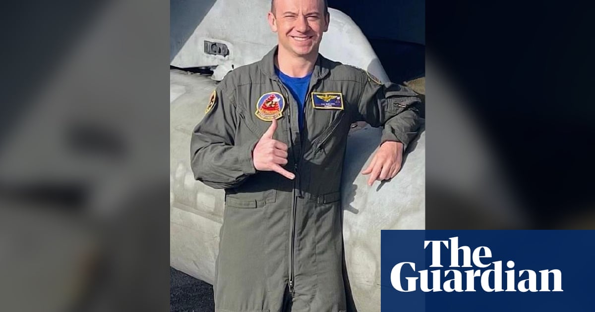 US navy pilot killed in fighter-jet crash in California desert