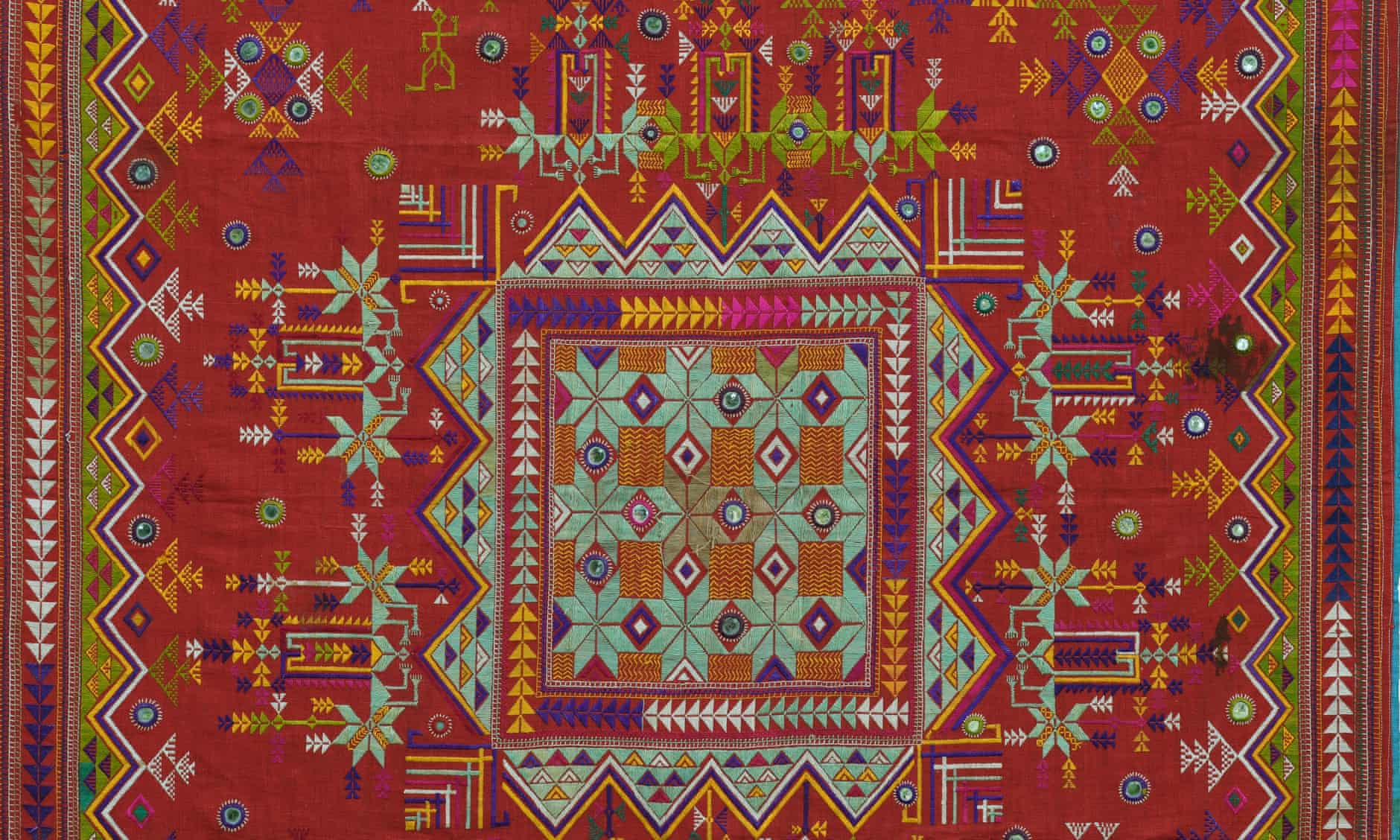 The Queen of the Palace: Nasreen Askari’s 28-Year Reign Ends 1 The image showcases a dowry cloth from Sindh.