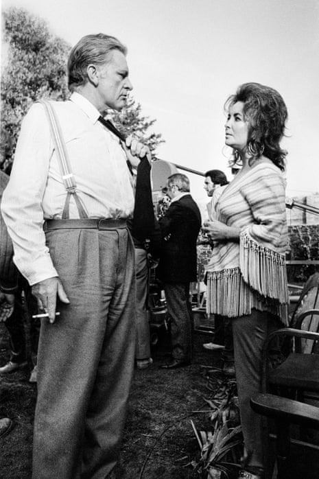 Richard Burton being visited by Elizabeth Taylor on the set of the 1972 film The Assassination of Trotsky.