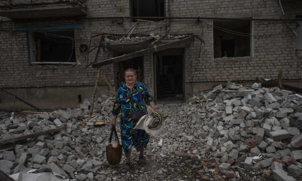 Russia-Ukraine war: Zelenskiy plans million-strong army to retake south; death toll rises after Russian strike on apartment block (theguardian.com)