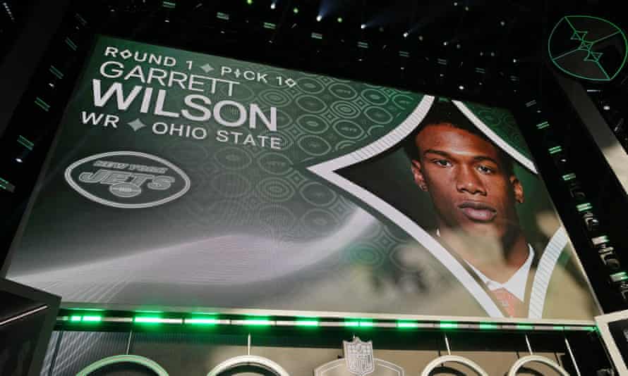 Garrett Wilson is announced as the tenth overall pick to the New York Jets