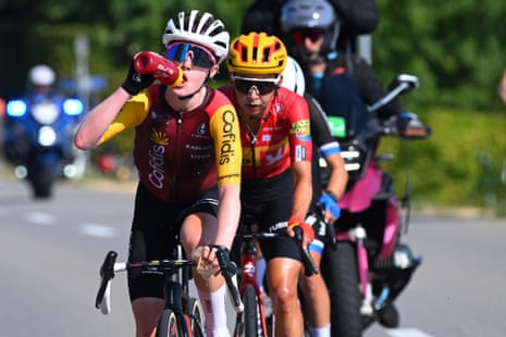 Ema Comte of France and Team Cofidis Women cools down in the breakaway.