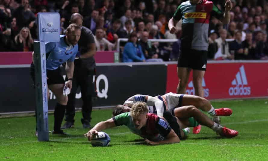 Louis Lynagh scores for Harlequins in the champions’ home win over Bristol