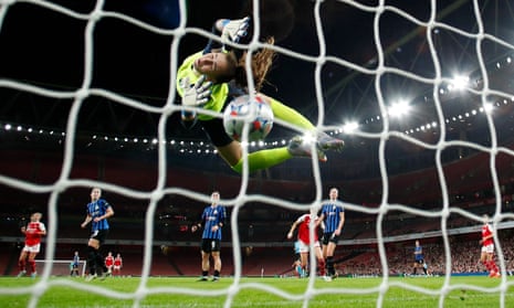 Arsenal’s Jordan Nobbs scores their first goal past Zurich’s goalkeeper Lourdes Romero.