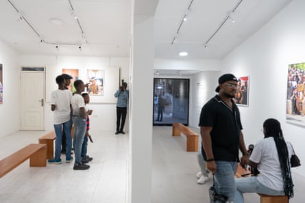 Visiteurs à l'ouverture du centre Dikan à Accra en décembre.