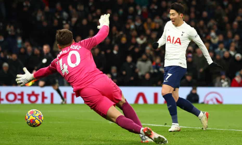 son heung min steals in to secure tottenham victory over brentford premier league the guardian