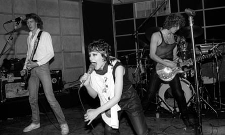Pauline Murray performing with Penetration in 1979.
