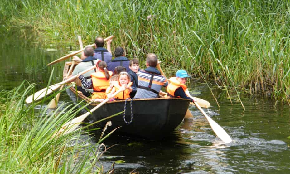 Family on trip with Boyne Boats