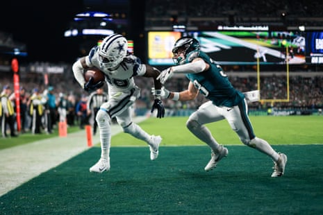 Cowboys wide receiver CeeDee Lamb scores a first-quarter touchdown against the Eagles at Lincoln Financial Field in Philadelphia on Monday night.