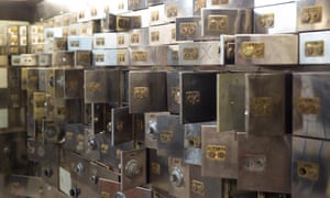 hatton garden heist police deposit suspect remanded custody arrest boxes ringleader hunt make safe burglary bt safety