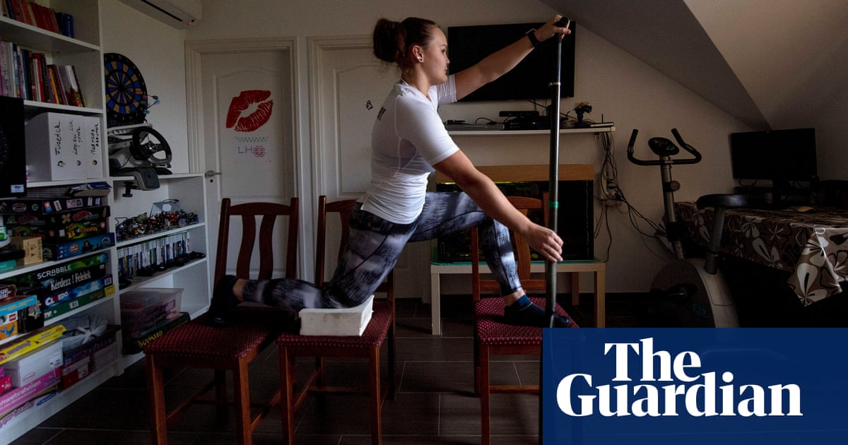 Working From Home Athletes Find Inventive Ways To Train In Pictures