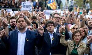 The Catalan vice-president, Oriol Junqueras, left, with the president Carles Puigdemont and the government speaker, Carme Forcadell