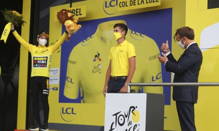 Primoz Roglic (left) gets a thumbs up from French President Emmanuel Macron (right).