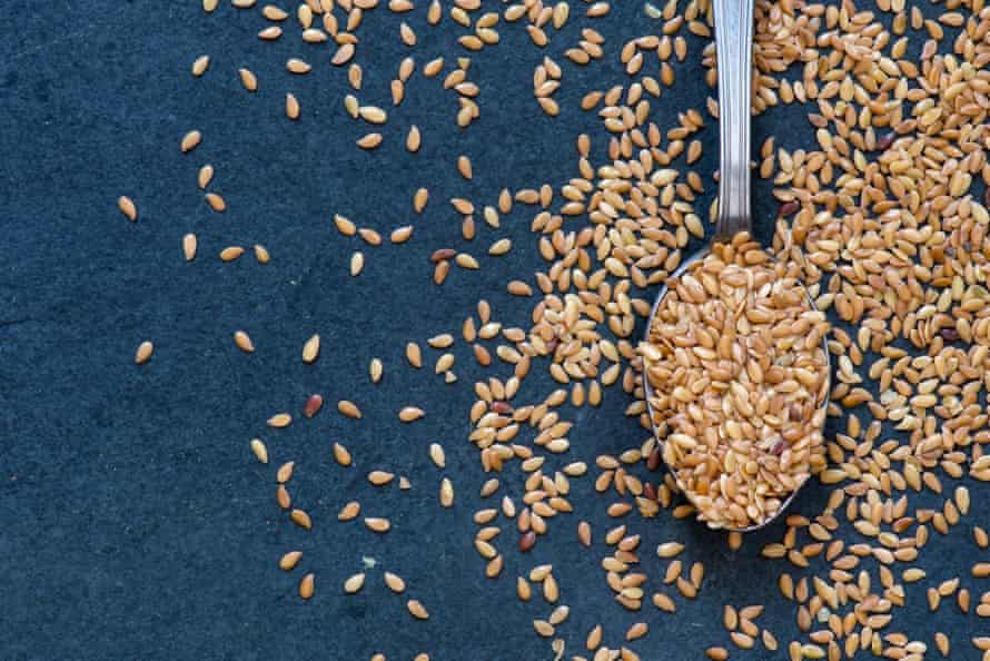 Sementes da planta do linho, que produz leite rico em nutrientes.