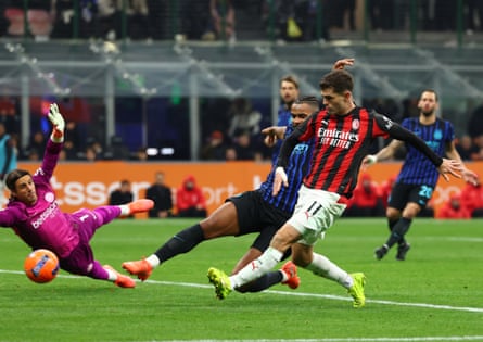 Christian Pulisic beats Inter’s Manuel Akanji to the ball to score Milan’s winner.